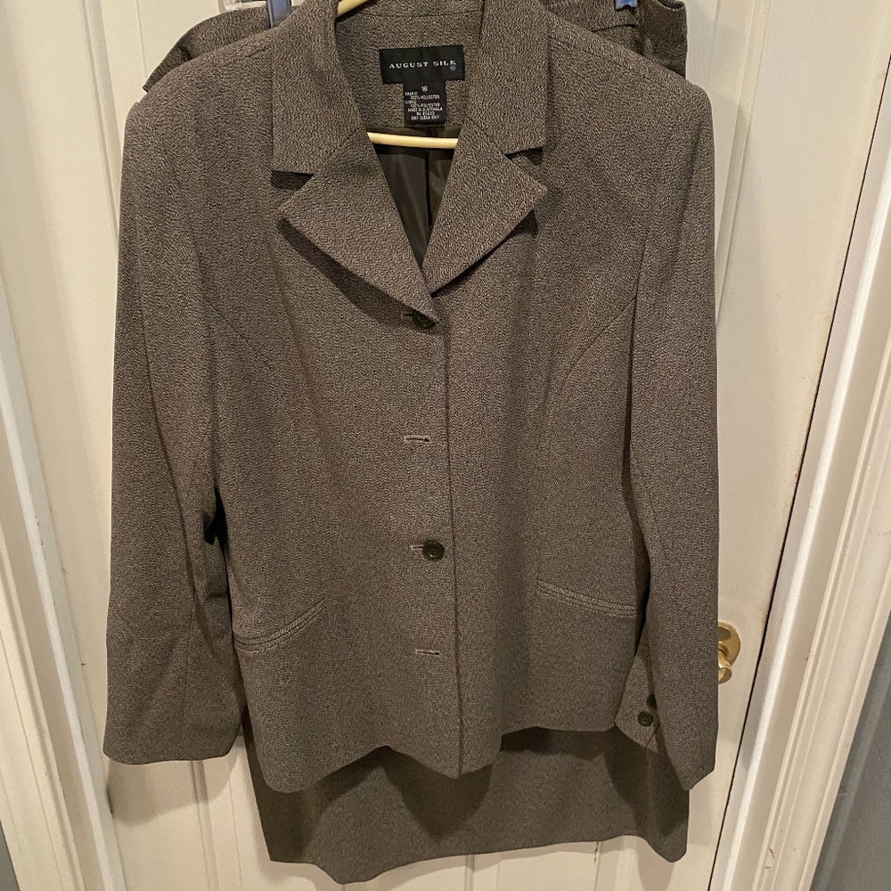 August Silk Size 16 Two Piece Skirt Suit Set
